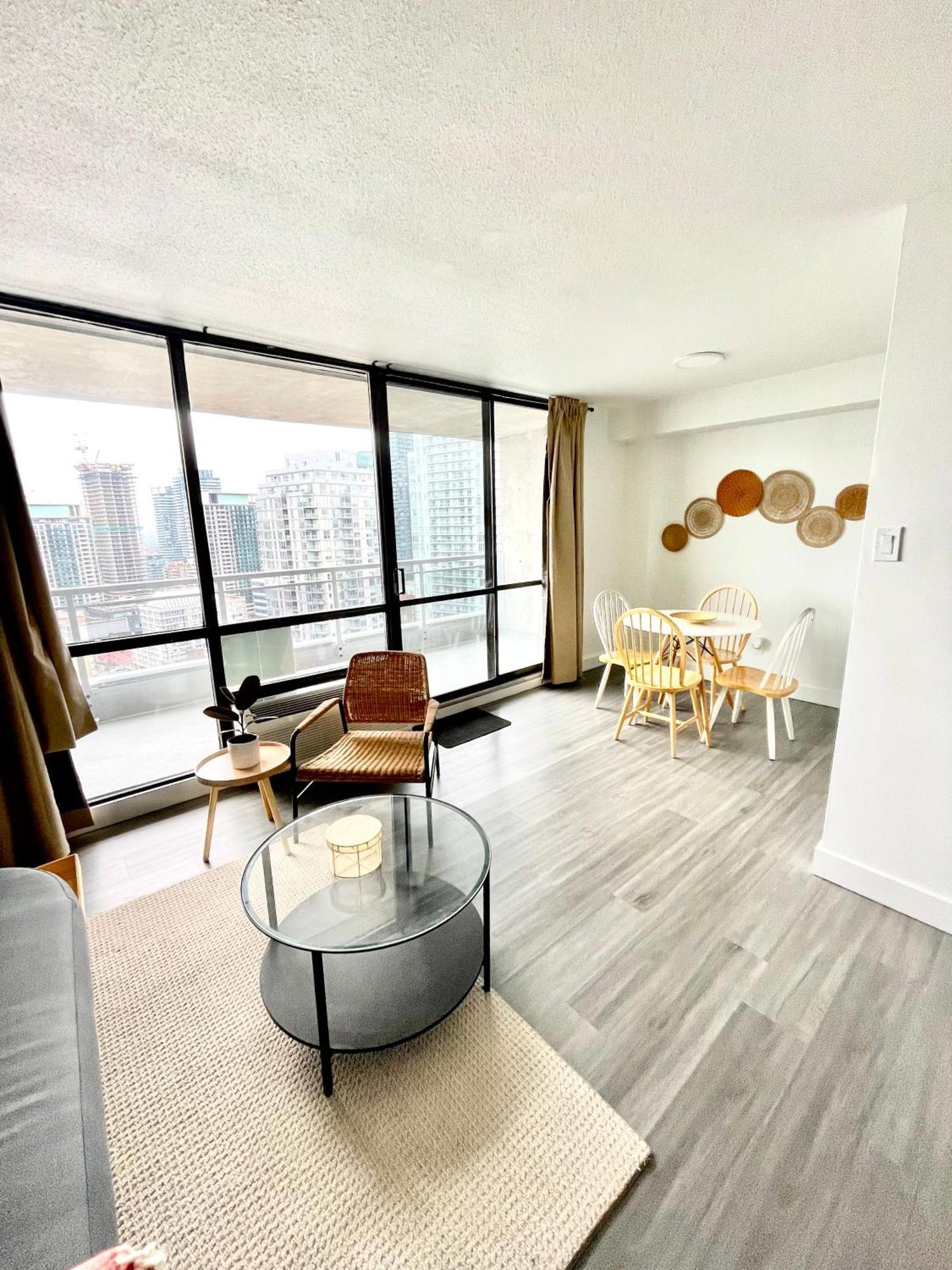 Toronto Bachelor Midtown Apartment Exterior photo
